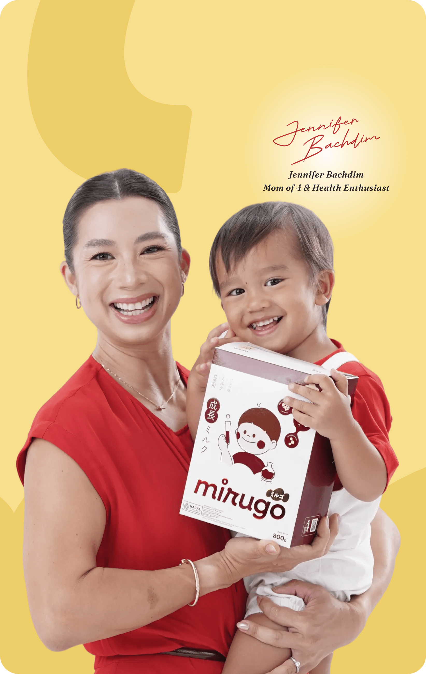Jennifer Bachdim bersama anaknya memegang Mirugo