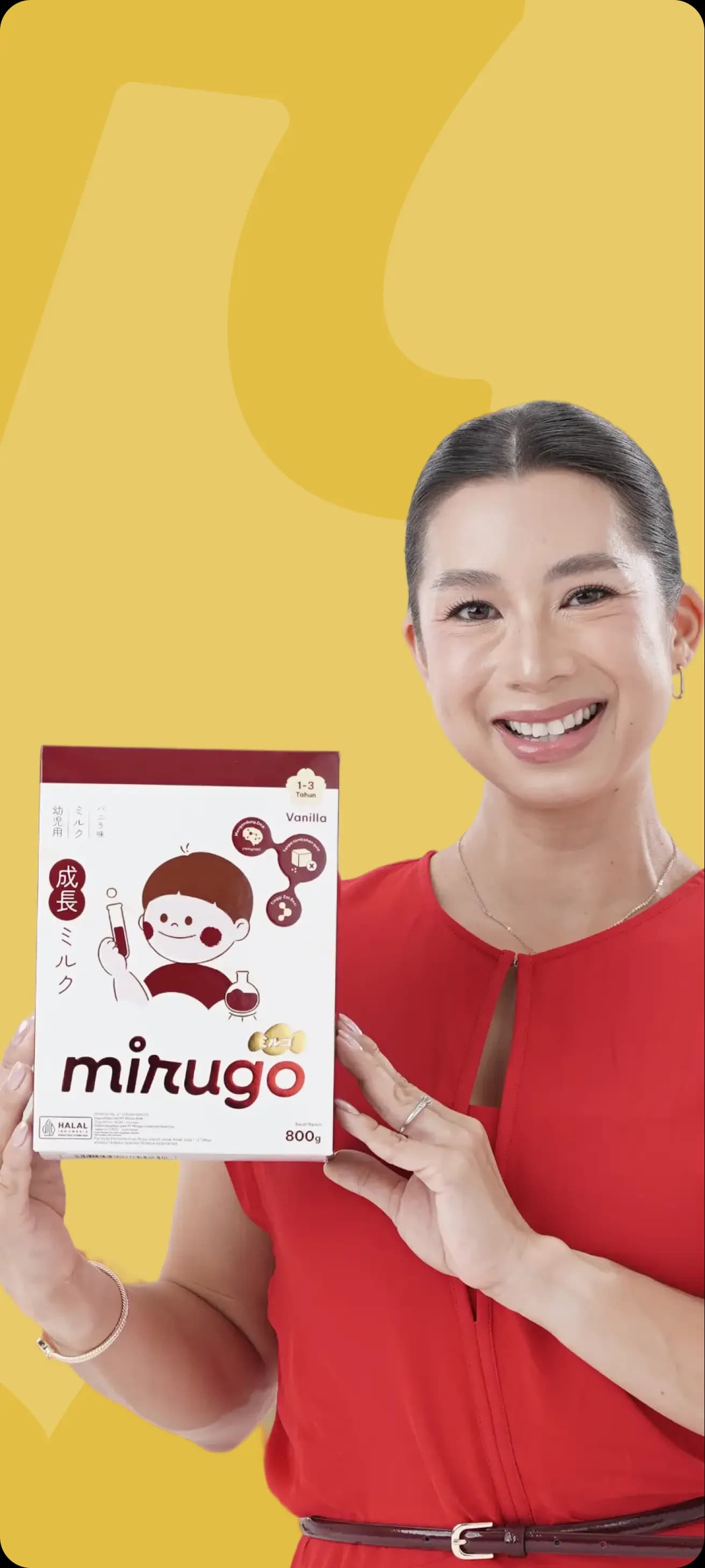 Jennifer Bachdim memegang Mirugo